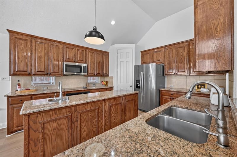 10328 Offshore Drive, Irving TX 75063 - Photo 14