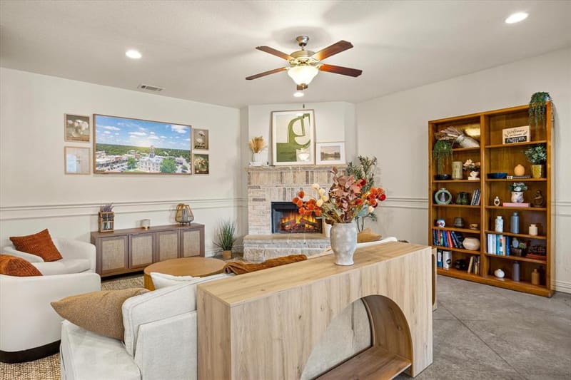 1004 W Apache Trail, Granbury TX 76048 - Photo 5