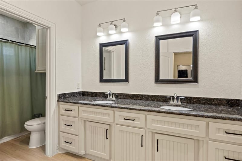 1004 W Apache Trail, Granbury TX 76048 - Photo 24