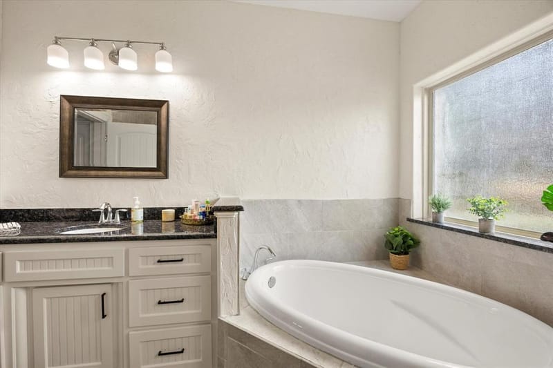 1004 W Apache Trail, Granbury TX 76048 - Photo 15