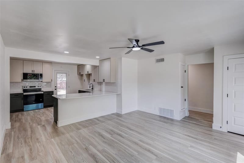 1011 E Alan Avenue, Carrollton TX 75006 - Photo 5