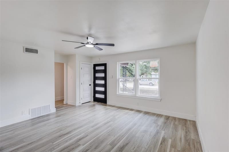 1011 E Alan Avenue, Carrollton TX 75006 - Photo 11