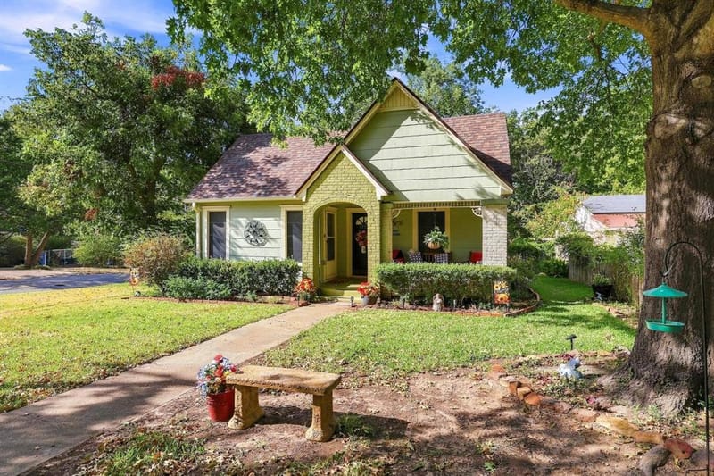 1231 W Sears Street, Denison TX 75020 - Photo 2