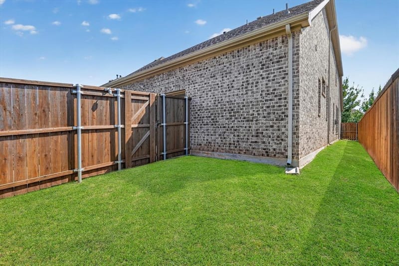 12766 Mercer Parkway, Farmers Branch TX 75234 - Photo 23