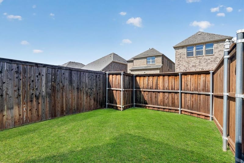 12766 Mercer Parkway, Farmers Branch TX 75234 - Photo 24
