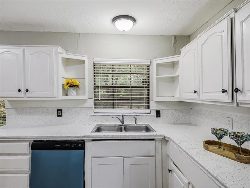 10747 SandAlwood Drive, Dallas TX 75228 - Photo 4