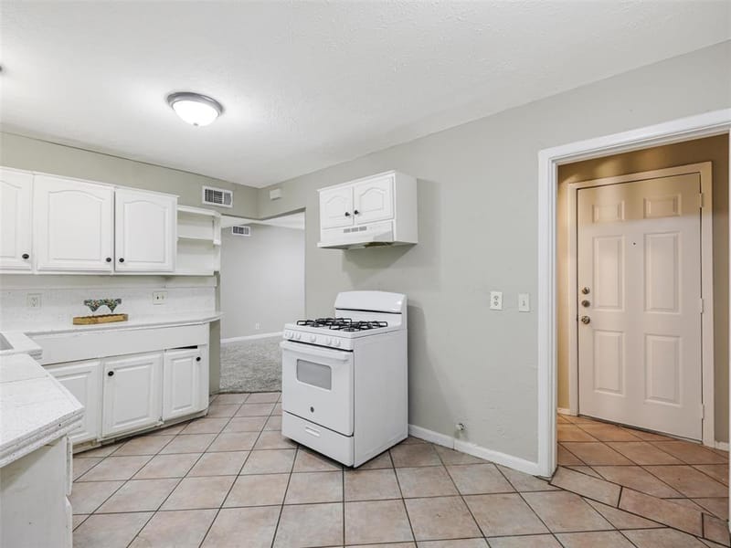10747 SandAlwood Drive, Dallas TX 75228 - Photo 9