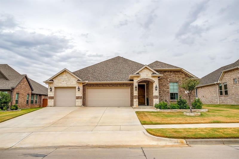 3005 Nob Hill Drive, Burleson TX 76028