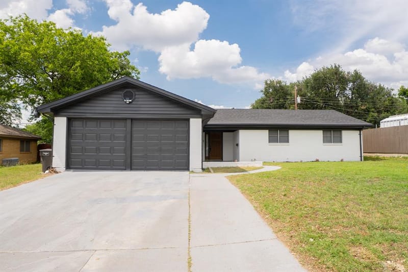 228 Hallbrook Drive, Fort Worth TX 76134 - Photo 2