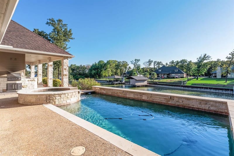 560 Clubhouse Drive, Corsicana TX 75109 - Photo 2