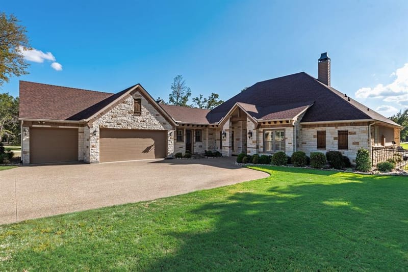 560 Clubhouse Drive, Corsicana TX 75109 - Photo 3