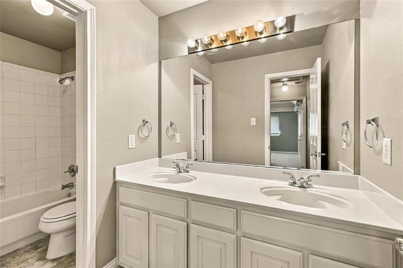 1204 Crestview Drive, Bedford TX 76021 - Photo 34