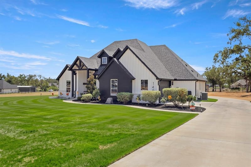 149 Clayton Crossing, Springtown TX 76082 - Photo 2