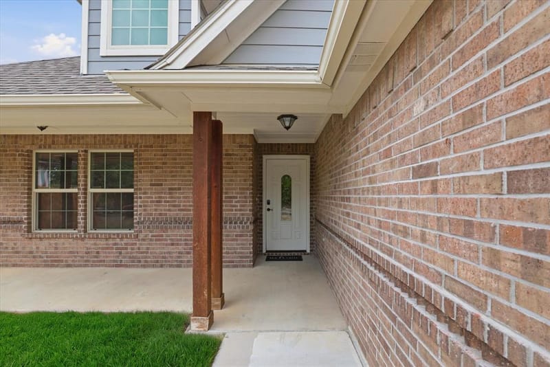 603 Oaklawn Drive, River Oaks TX 76114 - Photo 3