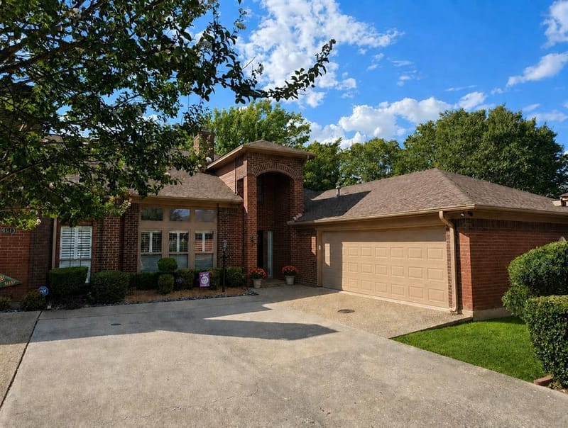 6615 Waterwood Circle, Benbrook TX 76132