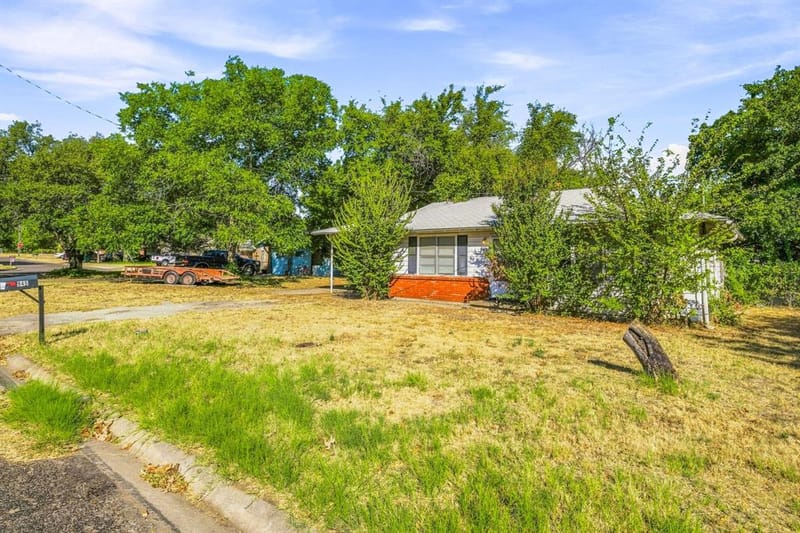 945 W Park Street, Stephenville TX 76401 - Photo 3