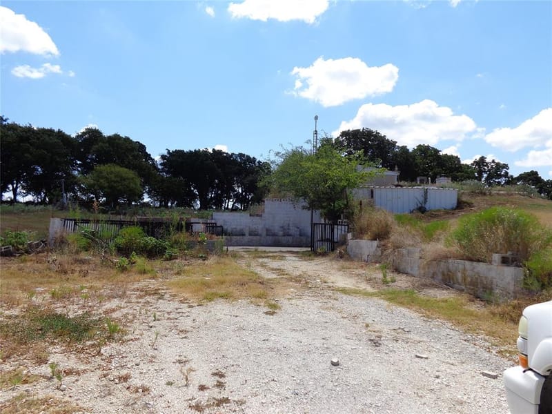 212 Private Road 114, Covington TX 76636 - Photo 3