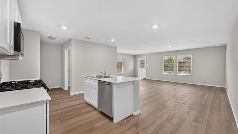2237 BAKERSFIELD Drive, Fort Worth TX 76036 - Photo 2
