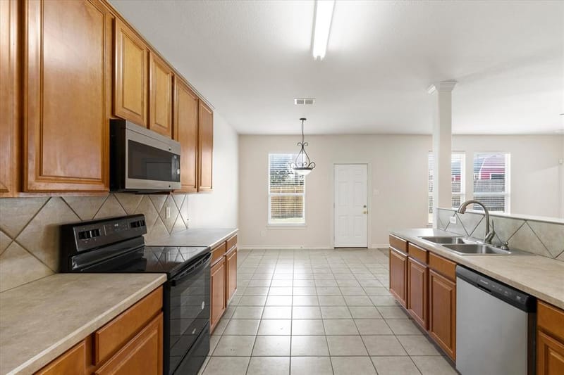 1738 Summerwood Lane, Cedar Hill TX 75104 - Photo 6