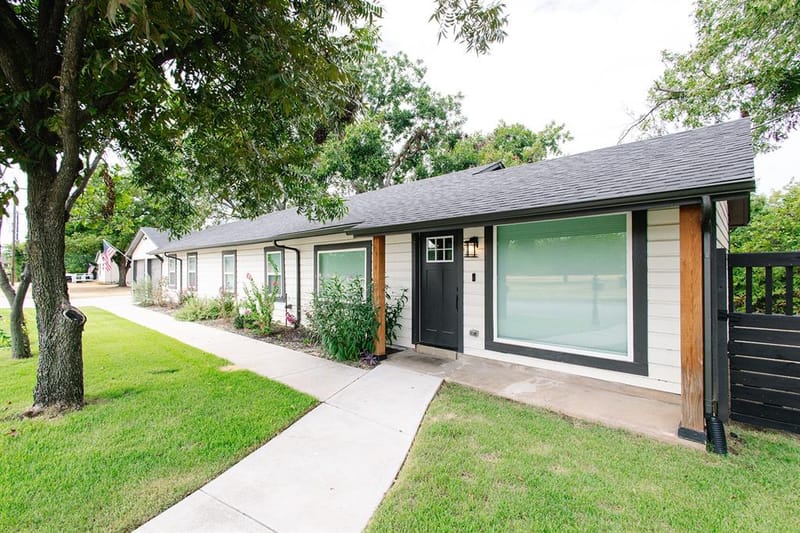 104 S Hawthorne Street, Granbury TX 76048