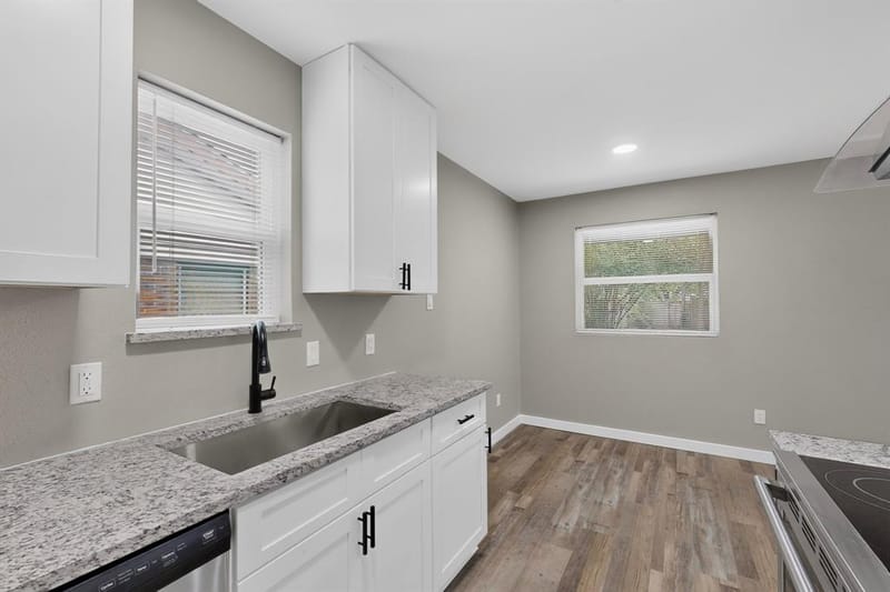 926 SE 3rd Street, Grand Prairie TX 75051 - Photo 6