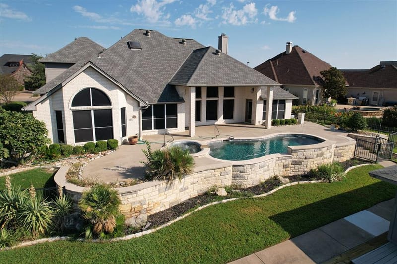 2612 Waters Edge Drive, Granbury TX 76048 - Photo 2