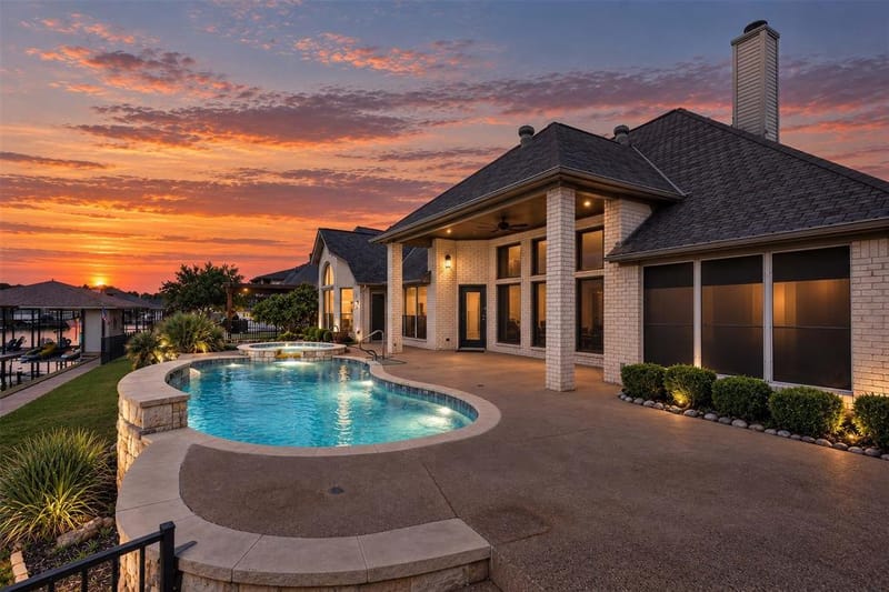 2612 Waters Edge Drive, Granbury TX 76048 - Photo 34