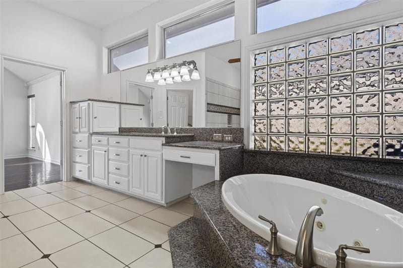 2612 Waters Edge Drive, Granbury TX 76048 - Photo 31