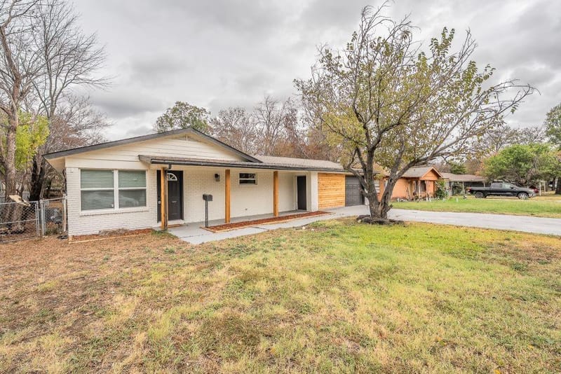 5012 Roxie Street, Haltom City TX 76117 - Photo 3