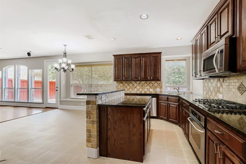 1343 Valley Vista Drive, Irving TX 75063 - Photo 10