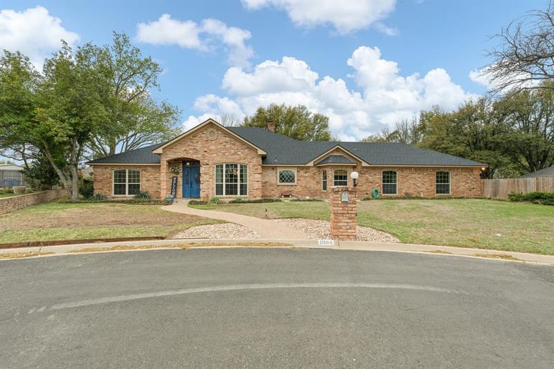 1004 Canyon Court, Cleburne TX 76033