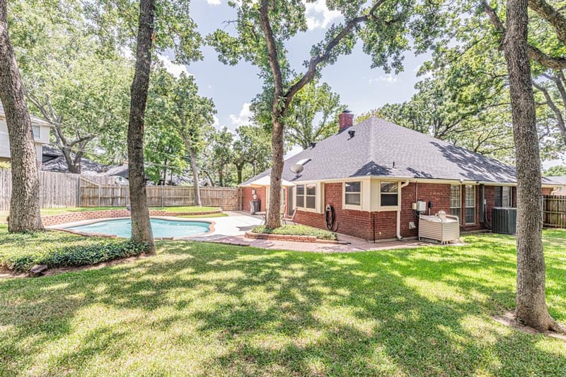 3901 Echo Hill Court, Arlington TX 76001 - Photo 6