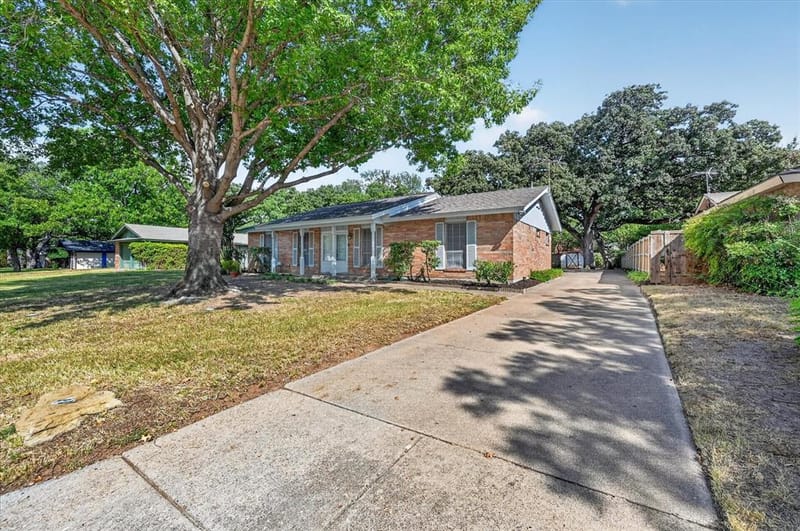 3016 Friendswood Drive, Arlington TX 76013 - Photo 4