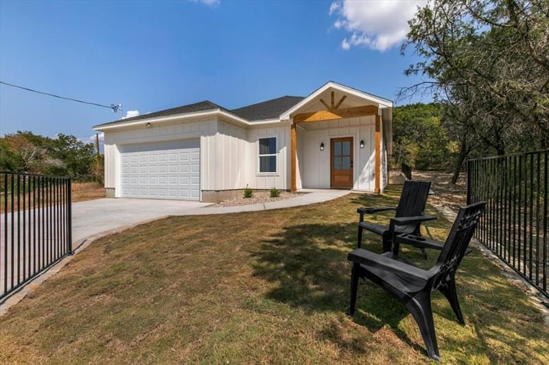 1001 Apache Ridge Road, Granbury TX 76048 - Photo 4