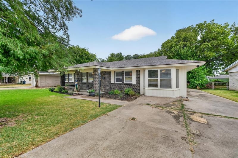 5500 Wheaton Drive, Fort Worth TX 76133 - Photo 2