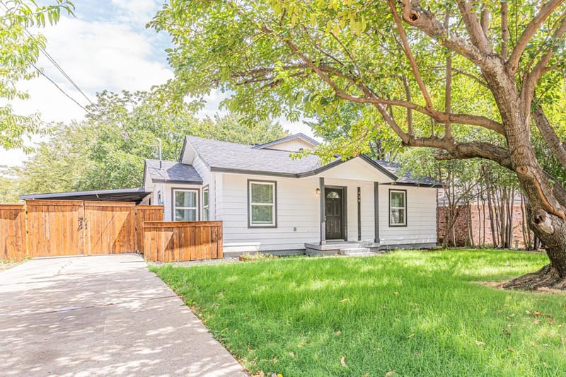 426 NE 29th Street, Grand Prairie TX 75050 - Photo 2