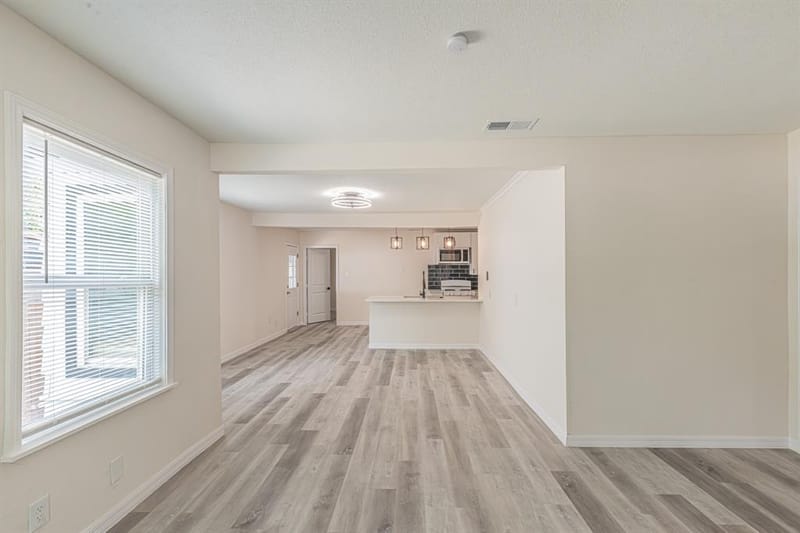 426 NE 29th Street, Grand Prairie TX 75050 - Photo 6