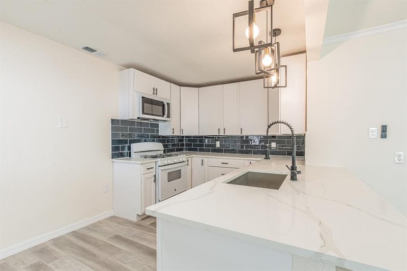 426 NE 29th Street, Grand Prairie TX 75050 - Photo 13