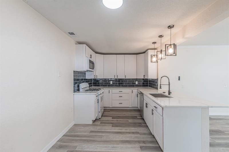 426 NE 29th Street, Grand Prairie TX 75050 - Photo 12