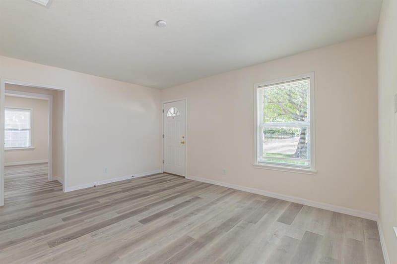 426 NE 29th Street, Grand Prairie TX 75050 - Photo 5