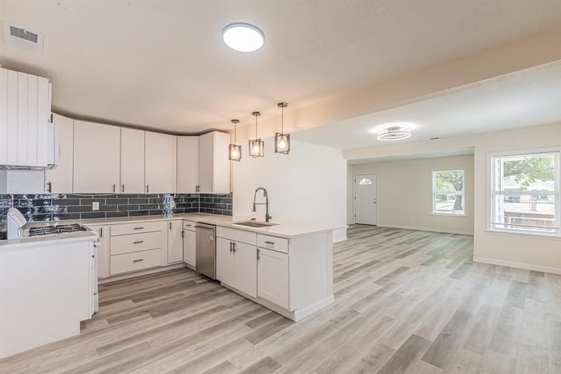 426 NE 29th Street, Grand Prairie TX 75050 - Photo 10