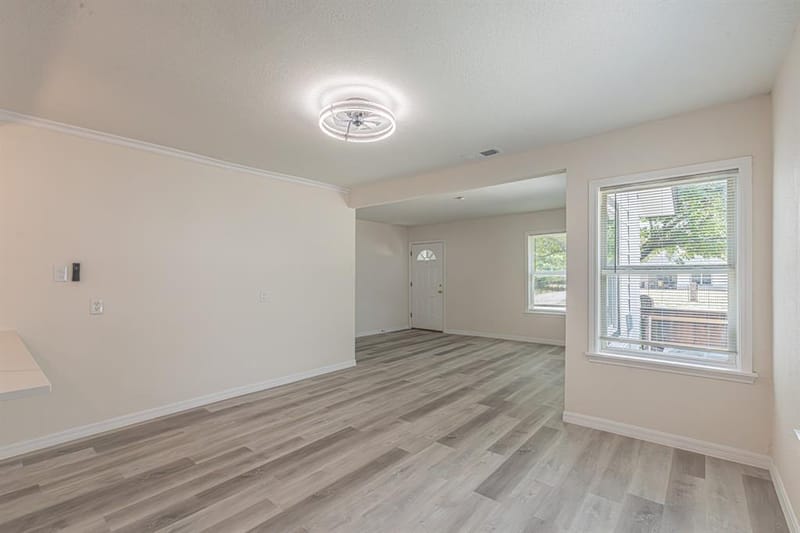 426 NE 29th Street, Grand Prairie TX 75050 - Photo 8