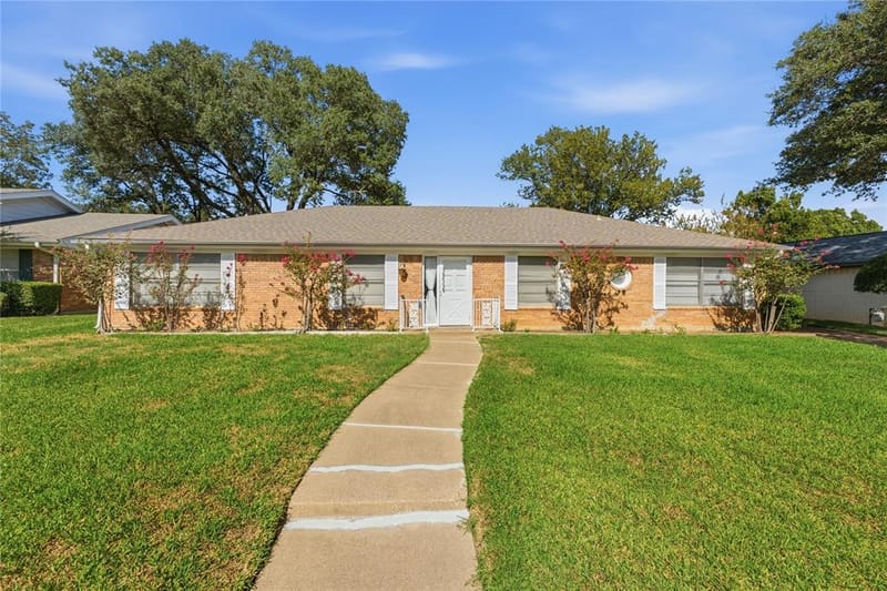 1611 Park Ridge Terrace, Arlington TX 76012 - Photo 3