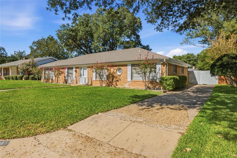 1611 Park Ridge Terrace, Arlington TX 76012 - Photo 4