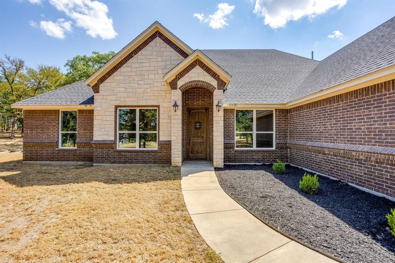 306 Garden Court, Springtown TX 76082