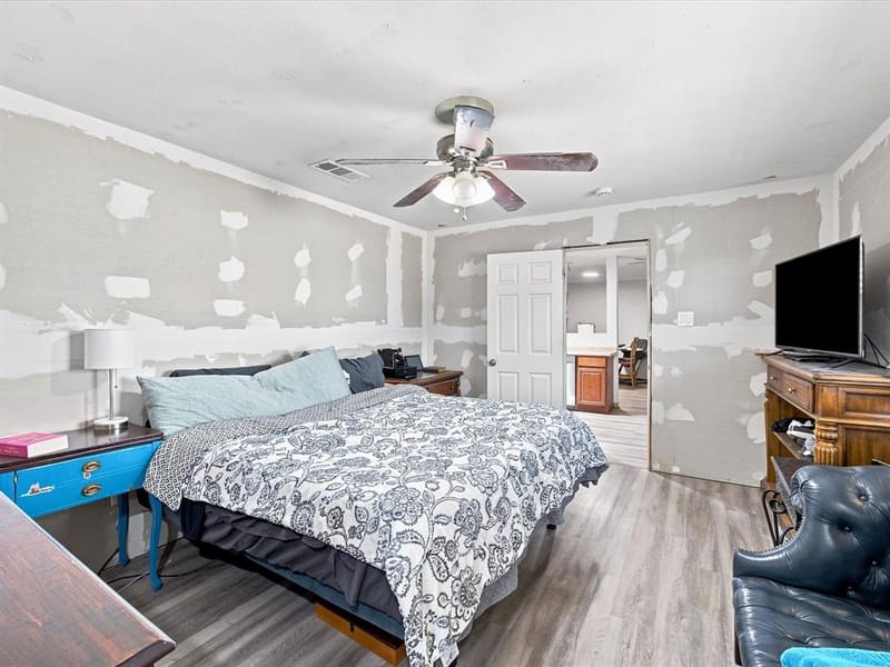 100 NW Jill Ann Drive, Burleson TX 76028 - Photo 15