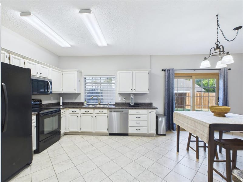 4503 Queenswood Drive, Grand Prairie TX 75052 - Photo 12