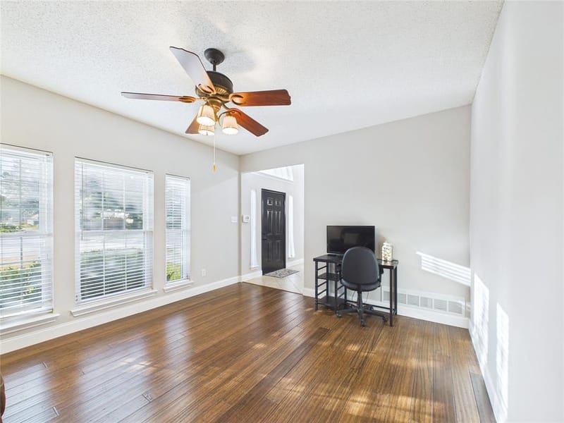 4503 Queenswood Drive, Grand Prairie TX 75052 - Photo 9