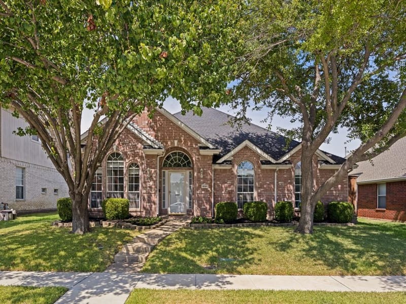 1697 Castle Rock Drive, Lewisville TX 75077 - Photo 2