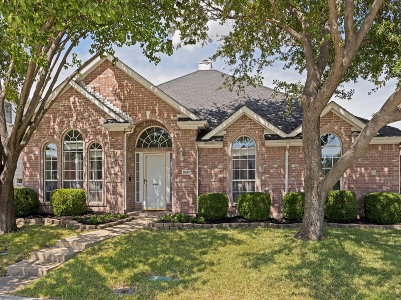 1697 Castle Rock Drive, Lewisville TX 75077 - Photo 3